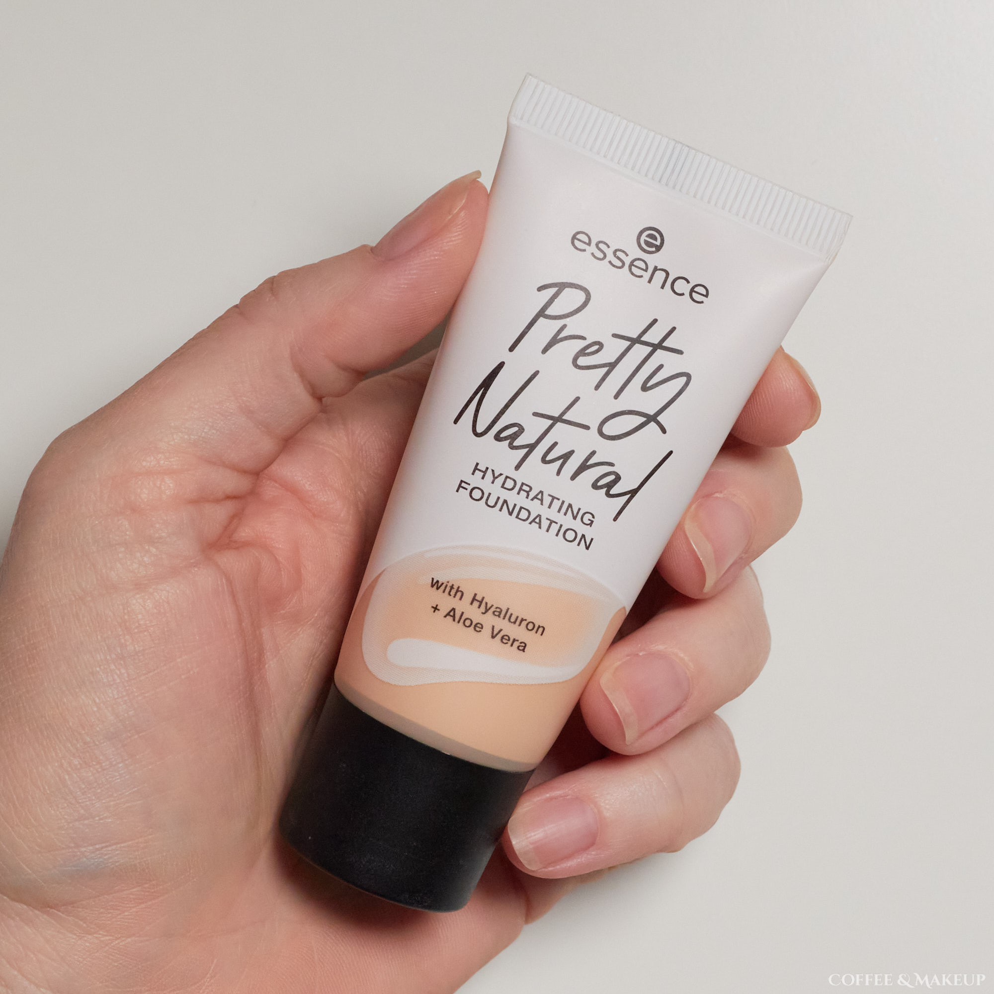 Makeup & Coffee - Review: Pretty Foundation Essence Natural